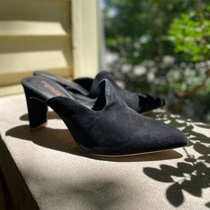 Charlotte Stone size 7 Kassia shoe, black suede.